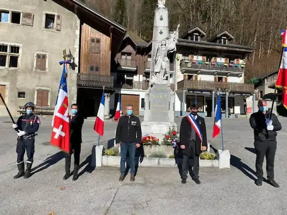 11 novembre 2020 au monuments aux morts de six-fer à cheval