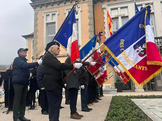 Assemblé générale 2022 - Dépôt de gerbe au monument aux morts de Cluses