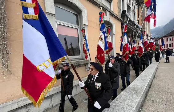 Assemblé générale 2022 – Dépôt de gerbe au monument aux morts de Cluses - ag-2022-sf74-depot-gerbe-monument-aux-morts-cluses-04