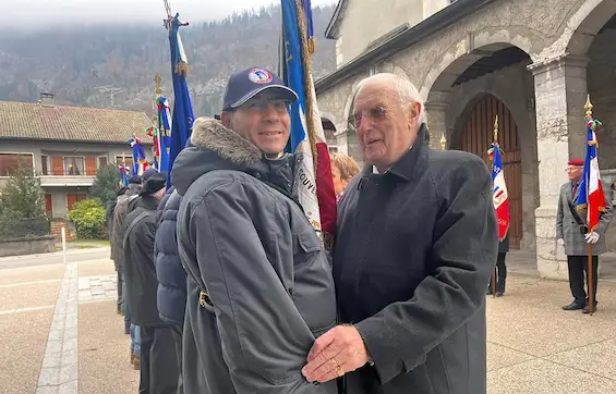 Assemblé générale 2022 – Dépôt de gerbe au monument aux morts de Cluses - ag-2022-sf74-depot-gerbe-monument-aux-morts-cluses-09