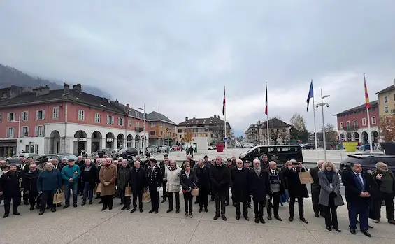 Assemblé générale 2022 – Dépôt de gerbe au monument aux morts de Cluses - ag-2022-sf74-depot-gerbe-monument-aux-morts-cluses-11