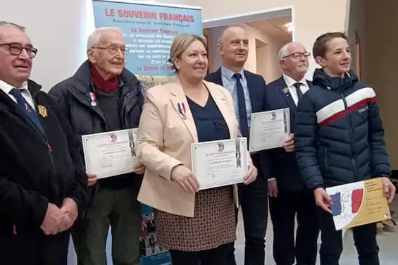 Remise diplôme du Souvenir Français, comité local Vallée Verte - Qautre rivières