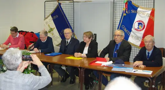 Philippe Ricœur, Jean-Marc Beauquis, Pierre Bouchet, Michèle Traon, Louis Jacquemoud et R. Persoud (porte-drapeau du Souvenir Français).