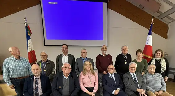 À l'issue de l'assemblée élective, Noël JACQUEMOUD, Olga BALBINOT et Michel JOULAZ se sont vu remettre la médaille d'or départementale en récompense des services rendus par René PERRISSIN DGA en présence de Jean-François BOCQUET Délégué Général.