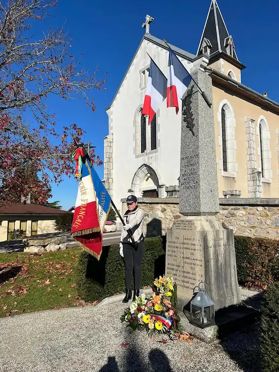 Louane Novello, élue porte-drapeau du comité d'Alby. Photo Le DL/L.J.