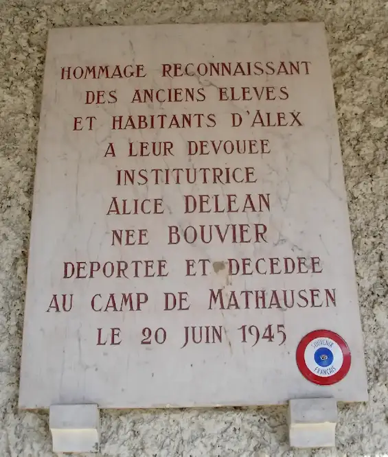 Plaque Alice Déléan, syndicaliste dévoué à la résitance, déportée à Ravensbrück elle meurt à Mauthausen (autriche). Morte en déportation