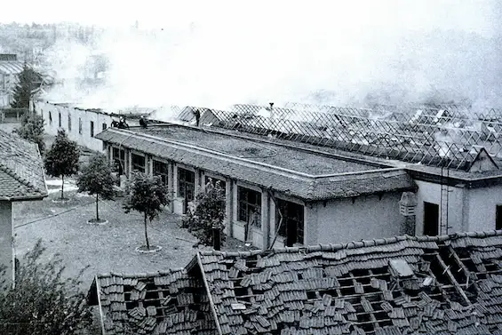 Ateliers de l'usine S.R.O d'annecy après le bombardement du 10 mai 1944.