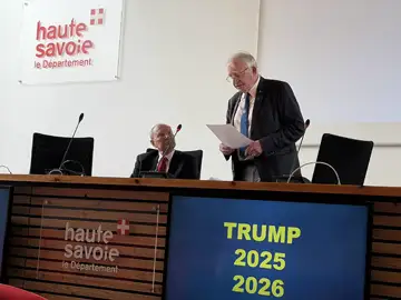 32735,Près de 40 personnes ont assisté à cette Conférence avec le général de division (2S) Richard RETOUT et ont particulièrement apprécié cette analyse géopolitique consacrée aux États-Unis et à leur président.,