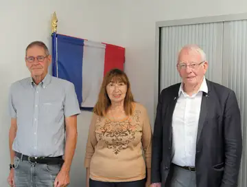Le Souvenir français prépare des actions mémorielles via des écoles — De gauche à droite, Jean-Paul Cadet, Nicole Cretet et Guy Delaval, “porteurs” du Souvenir français sur Annecy. Photo Le DL/R.M.