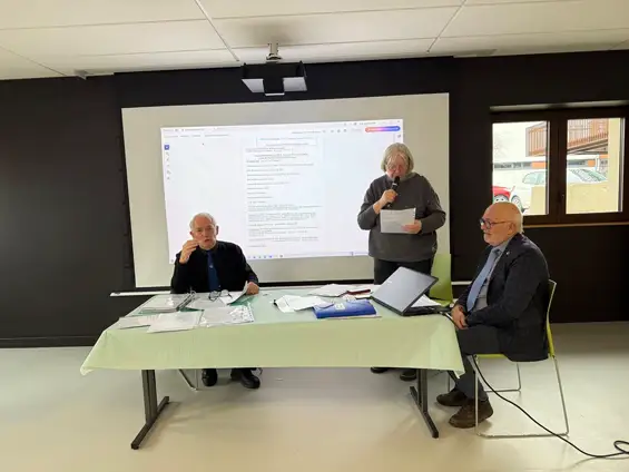 Assemblée générale du Souvenir Français d’Annecy-le-Vieux en présence de la députée de la 1ere circonscription de Haute Savoie Véronique Riotton, de la conseillère départementale Odile Mauris, d’un adjoint de Charvonnex.