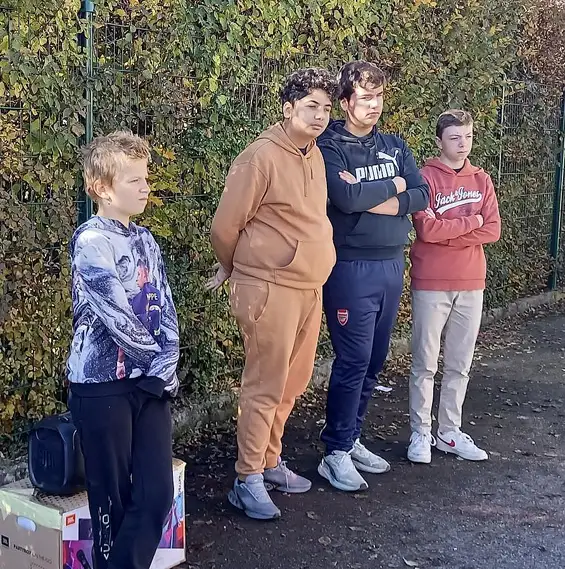 J’étais ce jour au collège d’Evire à Annecy-le-Vieux pour participer à une nouvelle session de formation de l’École des jeunes porte-drapeaux de la Haute-Savoie.