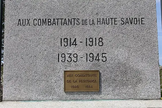 Annecy — Monuments aux combattants de la Haute-Savoie, plaque additionnelle
