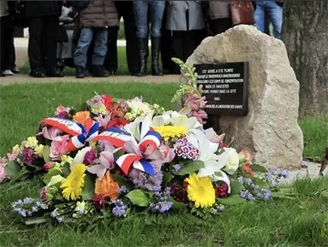 Annemasse — Stèle  aux victimes disparues  dans les camps de concentration nazis