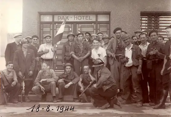 Vendredi 18 août 1944 l’occupant nazi quitte le Pax, prison de sinistre mémoire désormais occupée par les forces de la Résistance. Photo collection Gilbert Taroni.