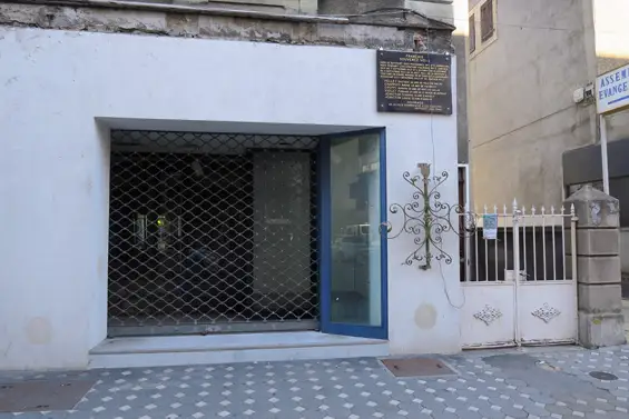 Avant la démolition des cellules, la population annemassienne a rendu hommage aux six Français lâchement assassinés par la Gestapo et aux 1 500 personnes emprisonnées en posant le 18 février 1945, une plaque commémorative en leur mémoire sur la façade du bâtiment, 21 avenue de la Gare.