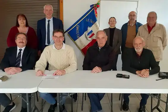 Assemblée générale 2023 pour le comité de Frangy et remilse des diplômes d'honneur à Raymond Courlet, Ryck Huboux et Robert Monod. Les membres du Souvenir français et les élus à l’assemblée générale à Minzier. Photo DL/Patrick Roubian