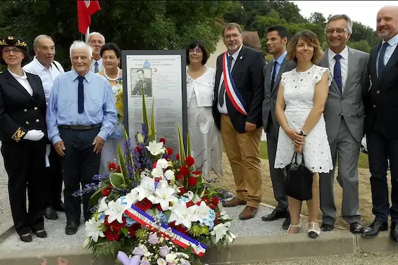 Le 30 juillet 2016, a été inauguré, à la Balme-de-Sillingy (Haute-Savoie) une place “Capitaine Lucien Mégevand”, en présence de la famille de celui-ci et de Raymond Grimber, un des deux derniers survivants du maquis de la Mandallaz. Photo Le DL/Christian LACOTE