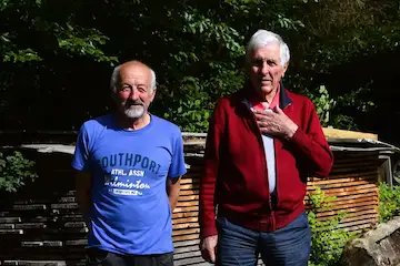 Casemate à Maglan : Bernard et son oncle Claude sont la mémoire de cette période et de la construction de ces petites fortifications. Photo Le DL/N.S.