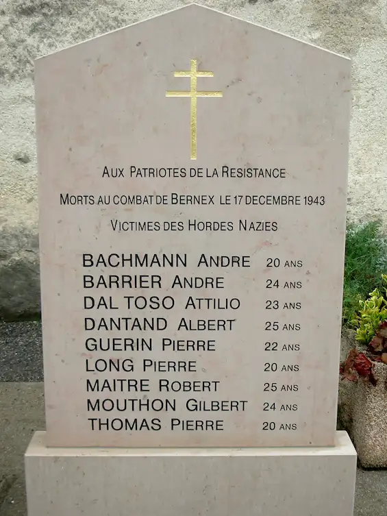 Stèle de Bernex, aux patriotes de la resistance morts au combat de Bernex le 17 decembre 1943 victimes des hordes