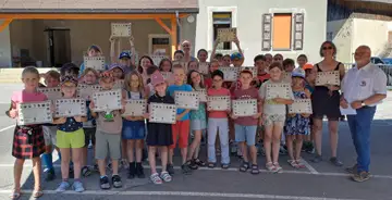 Le vendredi 19 juin 2026, 82 élèves du collège Jean-Marie Molliet de Boëge et 29 élèves de l’école primaire de Saint-André-de-Boëge ont reçu leur certificat d’engagement de Petit Veilleur de la Mémoire, en présence de leurs enseignants.