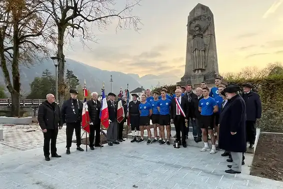 Relais de la Flamme du Soldat Inconnu 2024 à bonneville avec le 27e BCA ￼