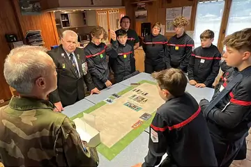 Bons-en-Chablais — 8 jeunes sapeur-pompiers en formation jeune-porte Drapeau 'EJP74)