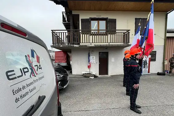 Bons-en-Chablais — 8 jeunes sapeur-pompiers en formation jeune-porte Drapeau (EJP74)