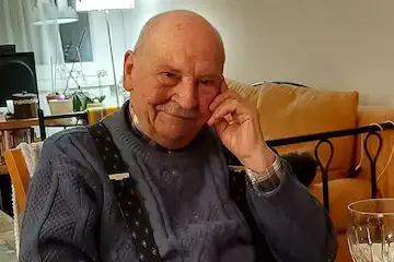 Son engagement pour les anciens combattants était sans faille. Albert Monin, 89 ans, fut le premier à emmener les écoliers haut-savoyards sur les lieux de mémoire, du plateau des Glières aux plages normandes du Débarquement. Photo Famille Monin