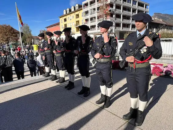 11 Novembre à Cluses avec les Jeunes porte-drapeaux et les Jeunes-sapeurs - ceremonie-11-nov-2022-27e-bca-cluses-01