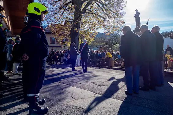 Les cérémonies du [ins]11 Novembre[/ins] se sont déroulées sous un beau soleil d’automne - ceremonier-11-novembre-la-frasse-2022-02