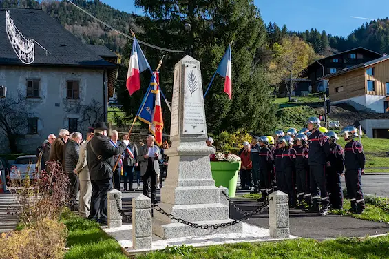 Les cérémonies du [ins]11 Novembre[/ins] se sont déroulées sous un beau soleil d’automne - ceremonier-11-novembre-la-frasse-2022-03