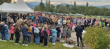 Au pied du Vuache, sur le plateau des Daines, le Souvenir Français et l’UNC-74 de Frangy ont commémoré le 80e anniversaire de la Libération de la Haute-Savoie devant un large public de plus de deux cents personnes