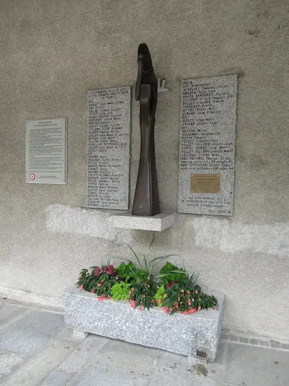 La Clusaz — Plaque Reconnaissance aux habitants de La Clusaz,et aux morts pour la France de la commune