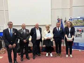 Cluses — un cheque de 1450€ a été remis au collège Geneviève Anthonioz de Gaulle