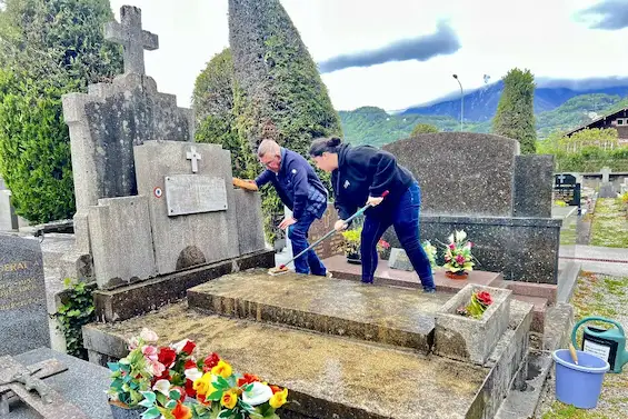 Entretien de la tombe de François Batiste CAUL-FUTY, mort pour la France le 24 février (fusillé) le 9 août 1944 à La-Roche-sur-Foron