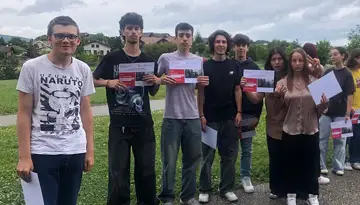 À l’issue de la cérémonie de remise des prix, les lycées de Charles-Poncet pouvaient afficher leur satisfaction. Photo Cécile Lugrin.