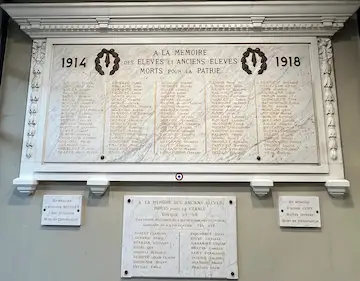  Plaque aux élèves et personnel du lycée Charles Poncet