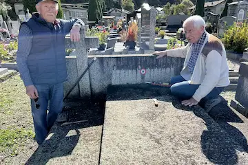 Renouvellement des Cocardes : Un Acte de Mémoire par les Bénévoles du Souvenir Français à Cluses