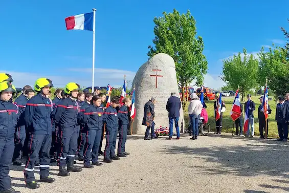 Un engagement fort des élèves de 3e du collège Louis Armand de Cruseilles à la cérémonie du 8 mai.