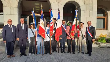 Viuz-en-Sallaz — Comémmoration du 14 juillet 2025 avec Agathe et Julie, jeunes porte-drapeaux