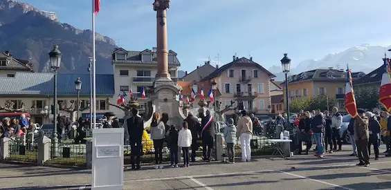 Commémoration du 11 Novembre 2021 au monument aux morts de Sallanches en Haute-Savoie