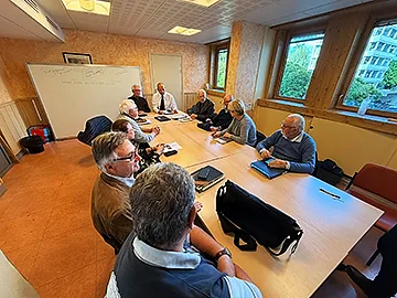 Le travail de mémoire repose sur l’engagement des associations, des institutions et de tous ceux qui œuvrent à la préservation et à la transmission de notre histoire. Les échanges entre ces différents acteurs permettent de coordonner les initiatives et de faire vivre le souvenir auprès des générations futures.