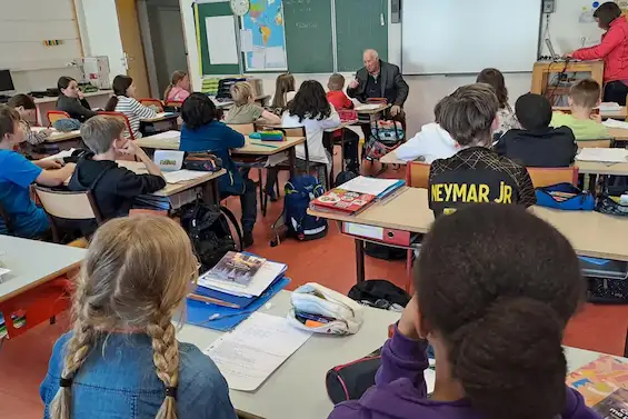 Exposé devant 26 élèves du CM2 de l'école de Boëge sur la Libération de la Haute-Savoie.