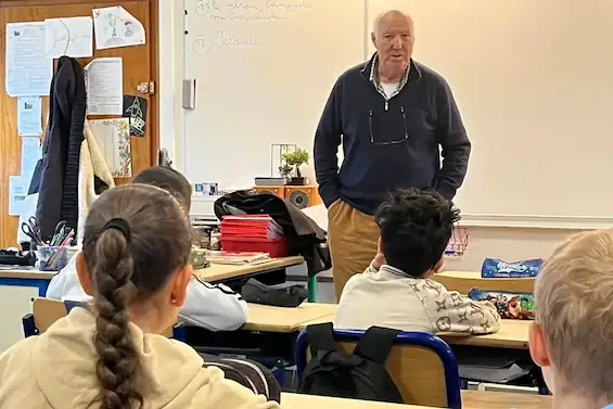 Conférence deMichel Germain sur la libération de la Haute-Savoie dans les écoles primaires de Messy et du Noiret à Cluses