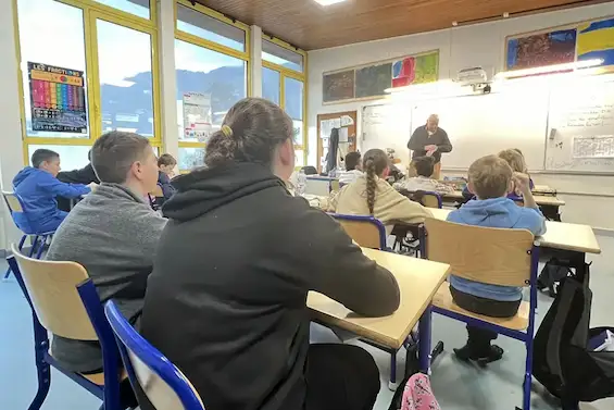 Conférence deMichel Germain sur la libération de la Haute-Savoie dans les écoles primaires de Messy et du Noiret à Cluses