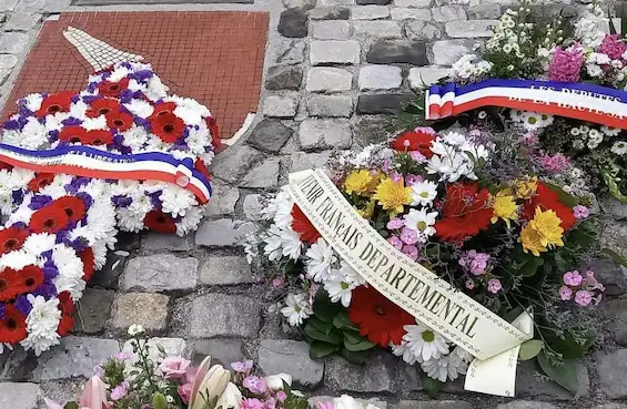 Le Délégué Général, Michel Flahaut a déposé une gerbe au nom du Souvenir Français au monument aux combattants de la Haute-Savoie