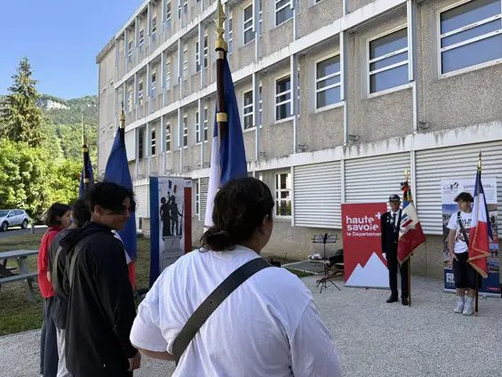 Bonneville — Devenir porte-drapeaux : dix collégiens du collège Samivel reçus à la formation