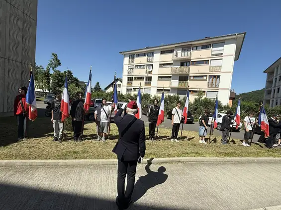 Bonneville — Devenir porte-drapeaux : dix collégiens du collège Samivel reçus à la formation
