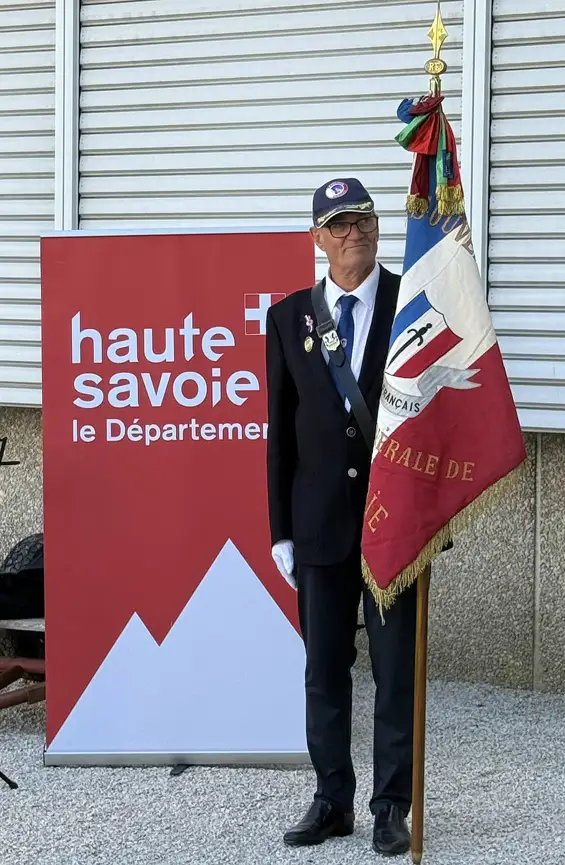 Bonneville — Devenir porte-drapeaux : dix collégiens du collège Samivel reçus à la formation