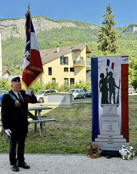 Bonneville — Devenir porte-drapeaux : dix collégiens du collège Samivel reçus à la formation